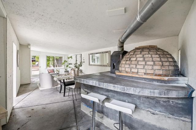 1046 Metro Circle, Palo Alto, CA 94303