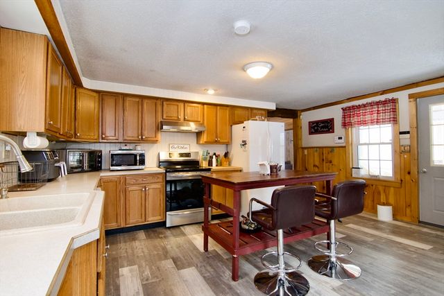 440 Chauncey Walker St, Belchertown, MA 01007