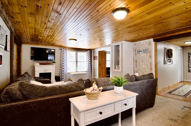 440 Chauncey Walker St, Belchertown, MA 01007