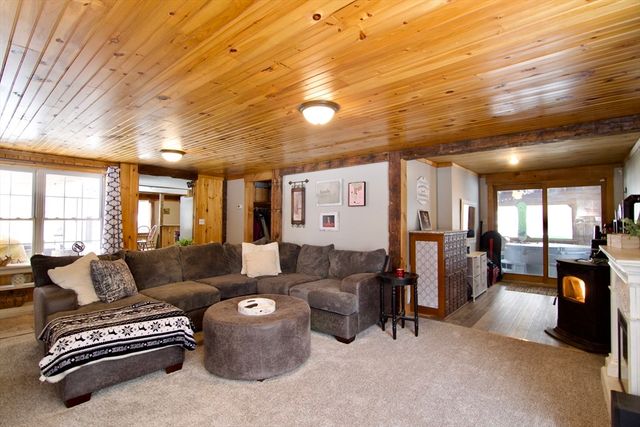 440 Chauncey Walker St, Belchertown, MA 01007