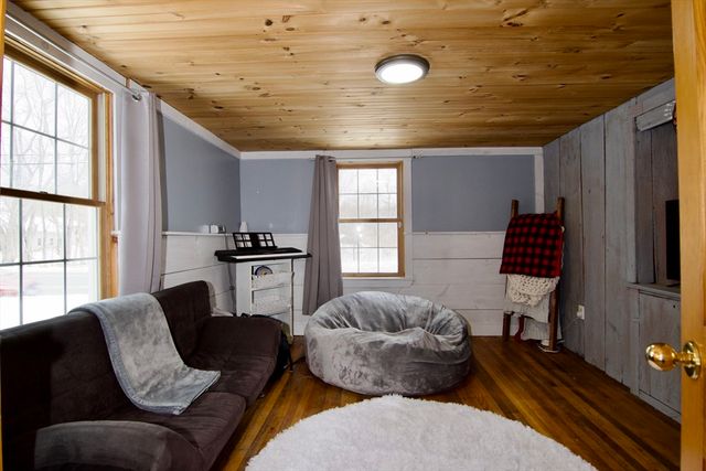 440 Chauncey Walker St, Belchertown, MA 01007