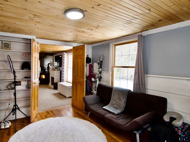 440 Chauncey Walker St, Belchertown, MA 01007