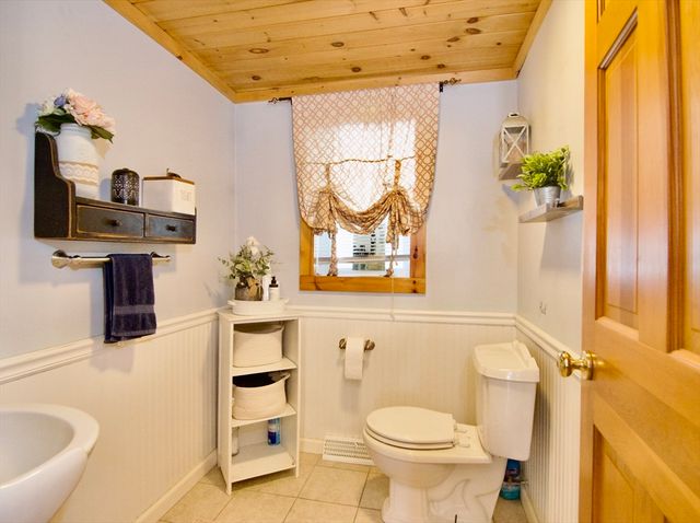 440 Chauncey Walker St, Belchertown, MA 01007