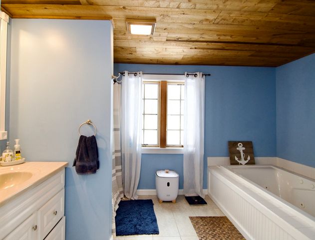 440 Chauncey Walker St, Belchertown, MA 01007