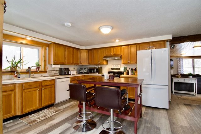 440 Chauncey Walker St, Belchertown, MA 01007