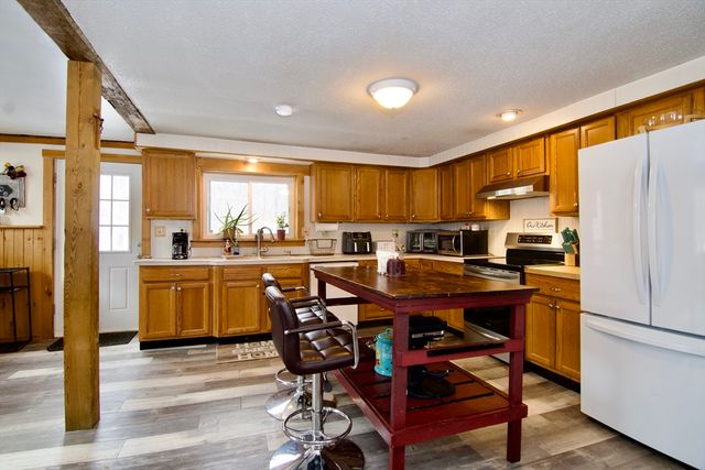 440 Chauncey Walker St, Belchertown, MA 01007