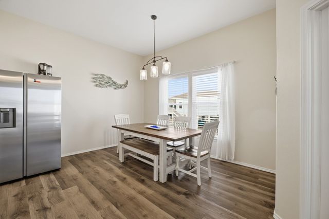 127 Paradise Dr, Rockport, TX 78382