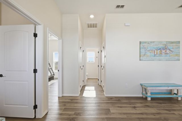 127 Paradise Dr, Rockport, TX 78382