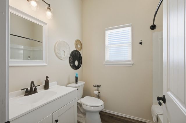 127 Paradise Dr, Rockport, TX 78382