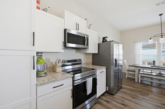 127 Paradise Dr, Rockport, TX 78382