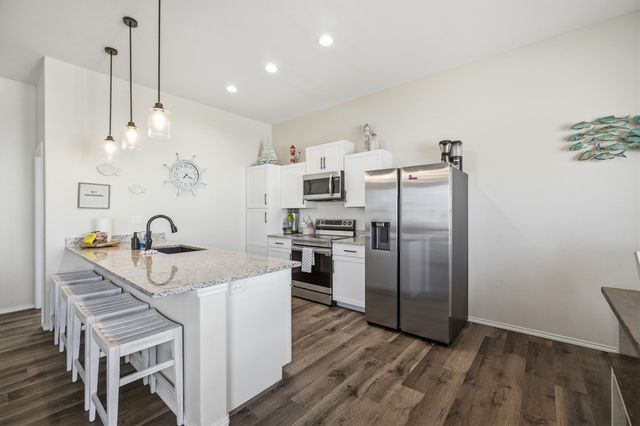 127 Paradise Dr, Rockport, TX 78382