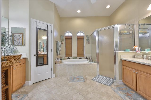 328 NOBLE FAIRE DRIVE, Sun City Center, FL 33573