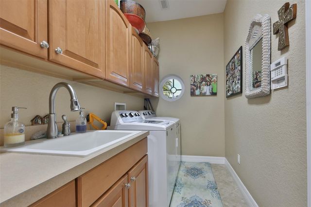 328 NOBLE FAIRE DRIVE, Sun City Center, FL 33573