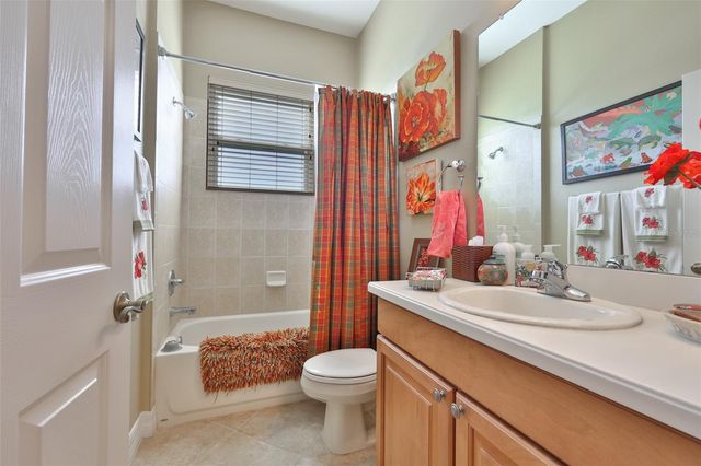 328 NOBLE FAIRE DRIVE, Sun City Center, FL 33573