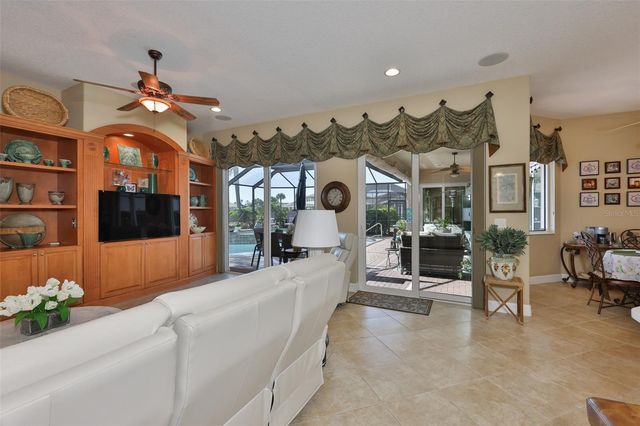 328 NOBLE FAIRE DRIVE, Sun City Center, FL 33573