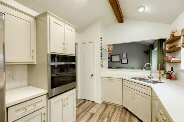 214 Zinnia Street, Lake Jackson, TX 77566