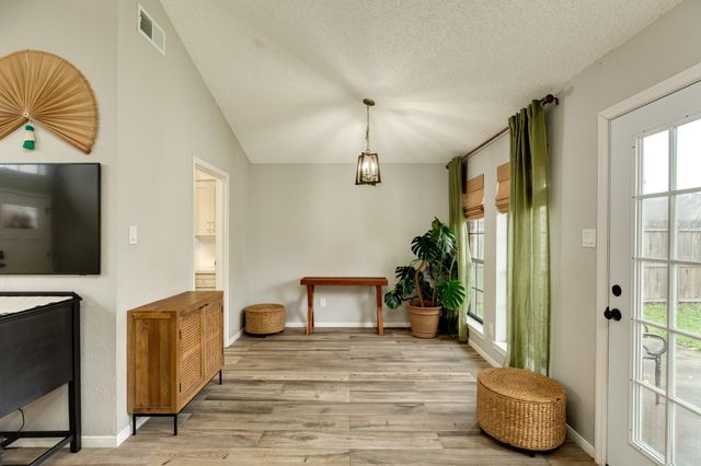 214 Zinnia Street, Lake Jackson, TX 77566