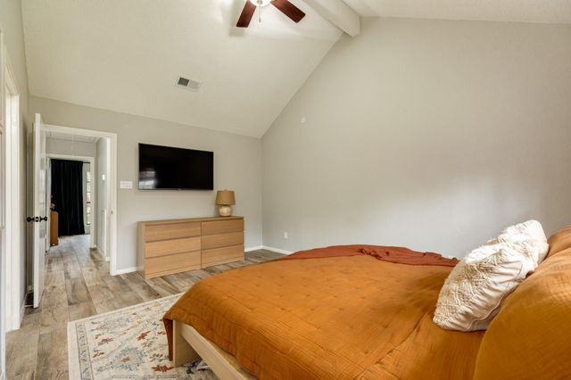 214 Zinnia Street, Lake Jackson, TX 77566