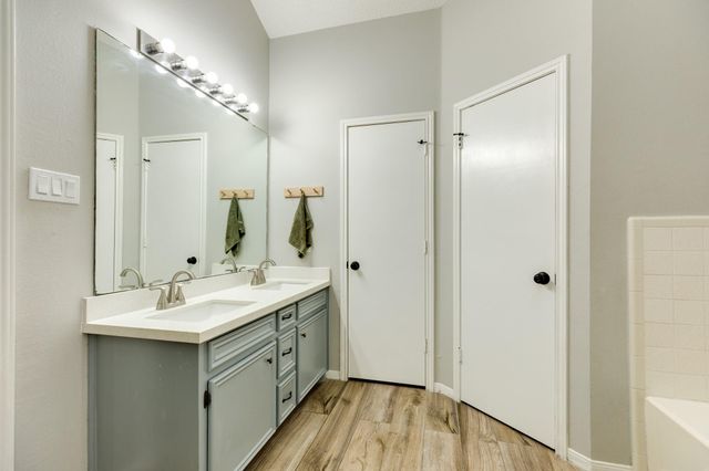 214 Zinnia Street, Lake Jackson, TX 77566