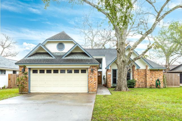 214 Zinnia Street, Lake Jackson, TX 77566