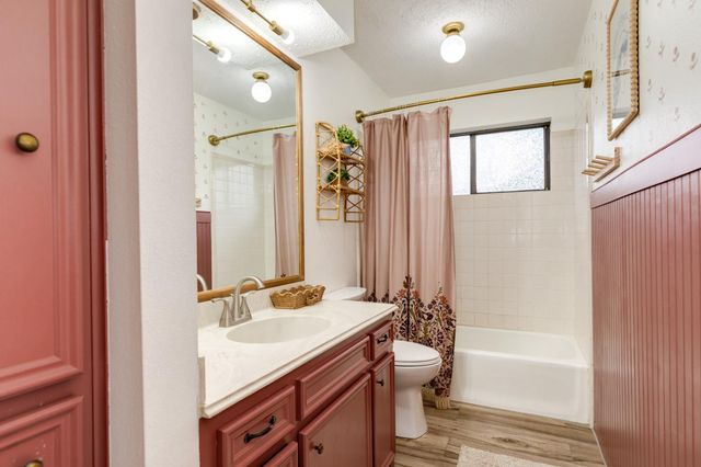 214 Zinnia Street, Lake Jackson, TX 77566