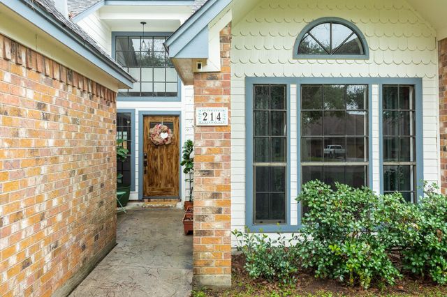 214 Zinnia Street, Lake Jackson, TX 77566
