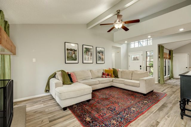 214 Zinnia Street, Lake Jackson, TX 77566