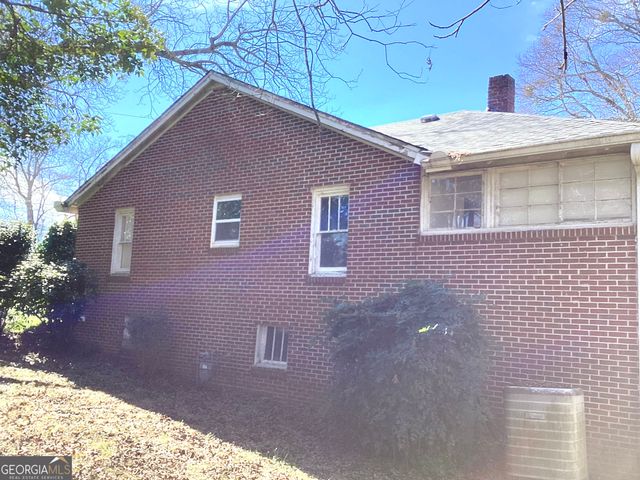 64 College Avenue, Commerce, GA 30529