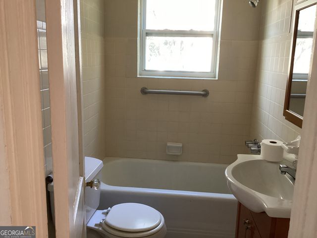 64 College Avenue, Commerce, GA 30529