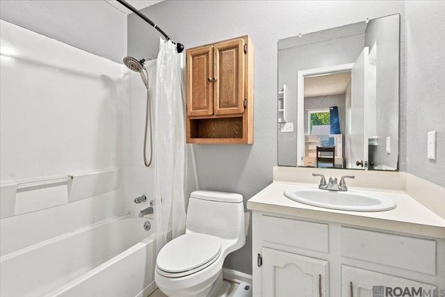 12915 N Oak Tree Dr, Baton Rouge, LA 70818
