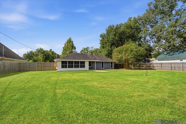 12915 N Oak Tree Dr, Baton Rouge, LA 70818