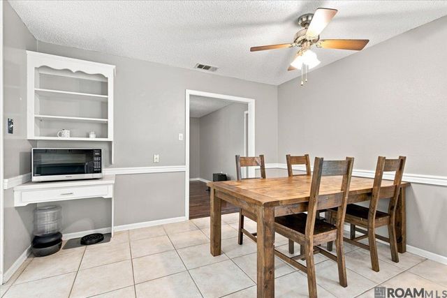 12915 N Oak Tree Dr, Baton Rouge, LA 70818