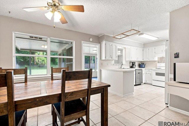 12915 N Oak Tree Dr, Baton Rouge, LA 70818