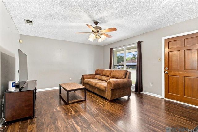 12915 N Oak Tree Dr, Baton Rouge, LA 70818