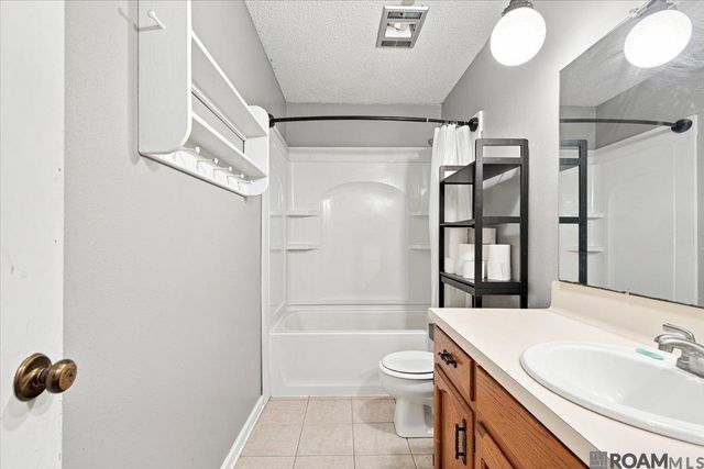 12915 N Oak Tree Dr, Baton Rouge, LA 70818