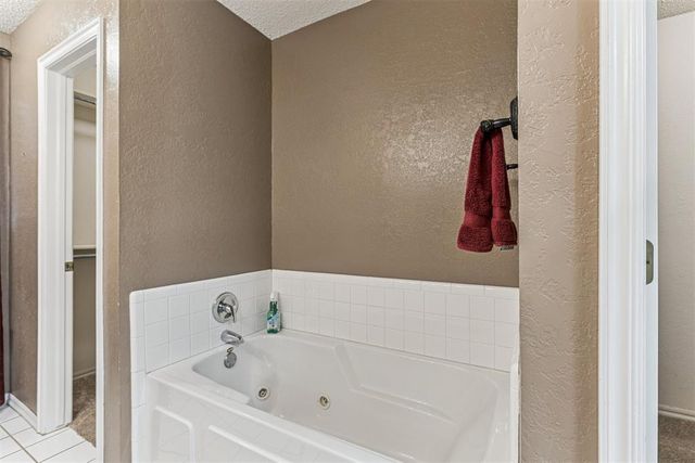 1220 Eastview Circle, Yukon, OK 73099