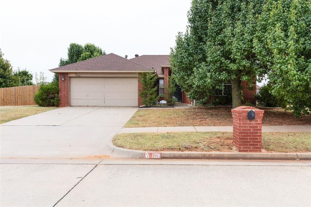 1220 Eastview Circle, Yukon, OK 73099