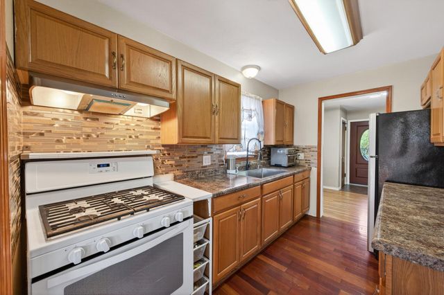 2144 Geranium Avenue E, Saint Paul, MN 55119