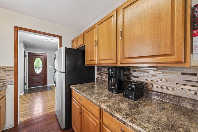 2144 Geranium Avenue E, Saint Paul, MN 55119