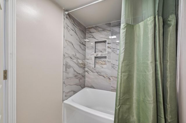 2144 Geranium Avenue E, Saint Paul, MN 55119
