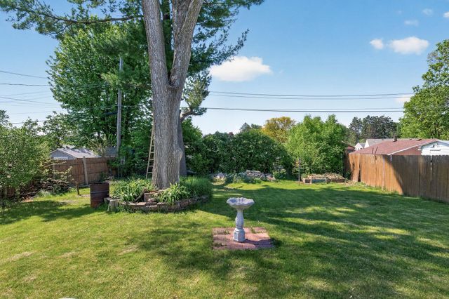 2144 Geranium Avenue E, Saint Paul, MN 55119