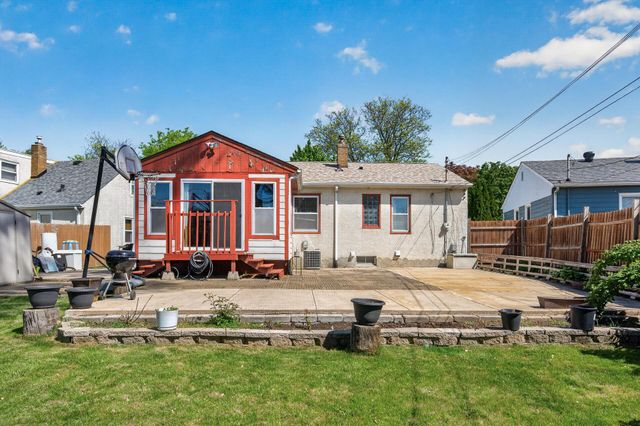 2144 Geranium Avenue E, Saint Paul, MN 55119