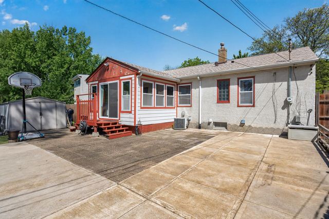 2144 Geranium Avenue E, Saint Paul, MN 55119