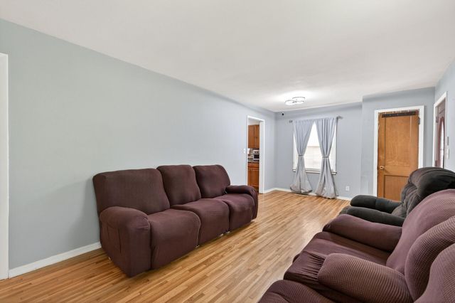 2144 Geranium Avenue E, Saint Paul, MN 55119