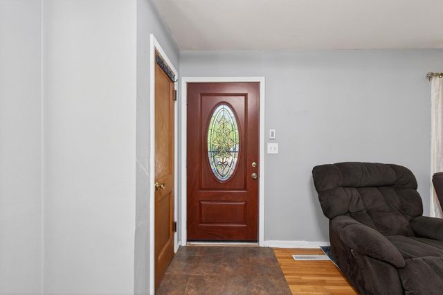 2144 Geranium Avenue E, Saint Paul, MN 55119