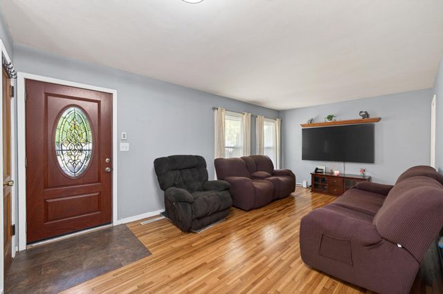 2144 Geranium Avenue E, Saint Paul, MN 55119