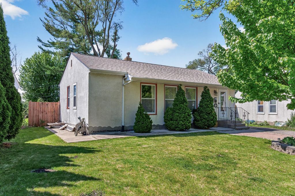 2144 Geranium Avenue E, Saint Paul, MN 55119
