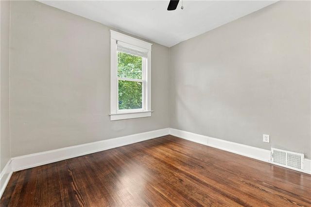 1211 W 40th Street, Kansas City, MO 64111