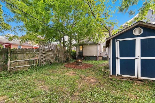 1211 W 40th Street, Kansas City, MO 64111