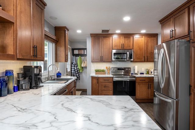 1406 HAZEL STREET, Oshkosh, WI 54901